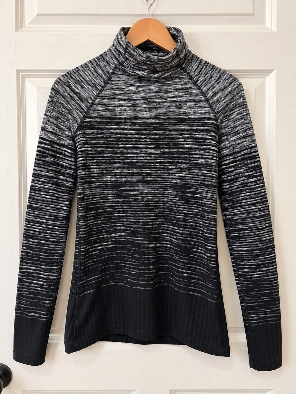 Nike Pro Hyperwarm Women’s Medium Long Sleeve Mock Neck Running Training Top